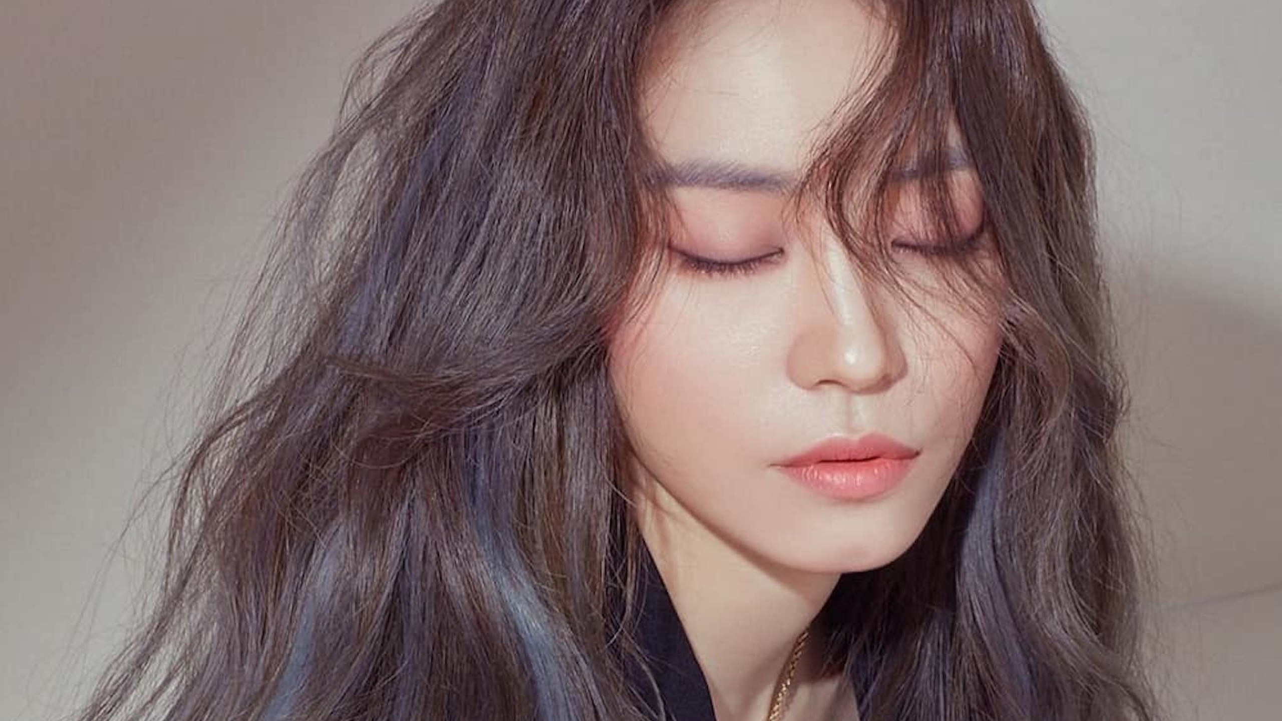 Soft shadows and classic hues: The Asian beauty trends for Fall 2019