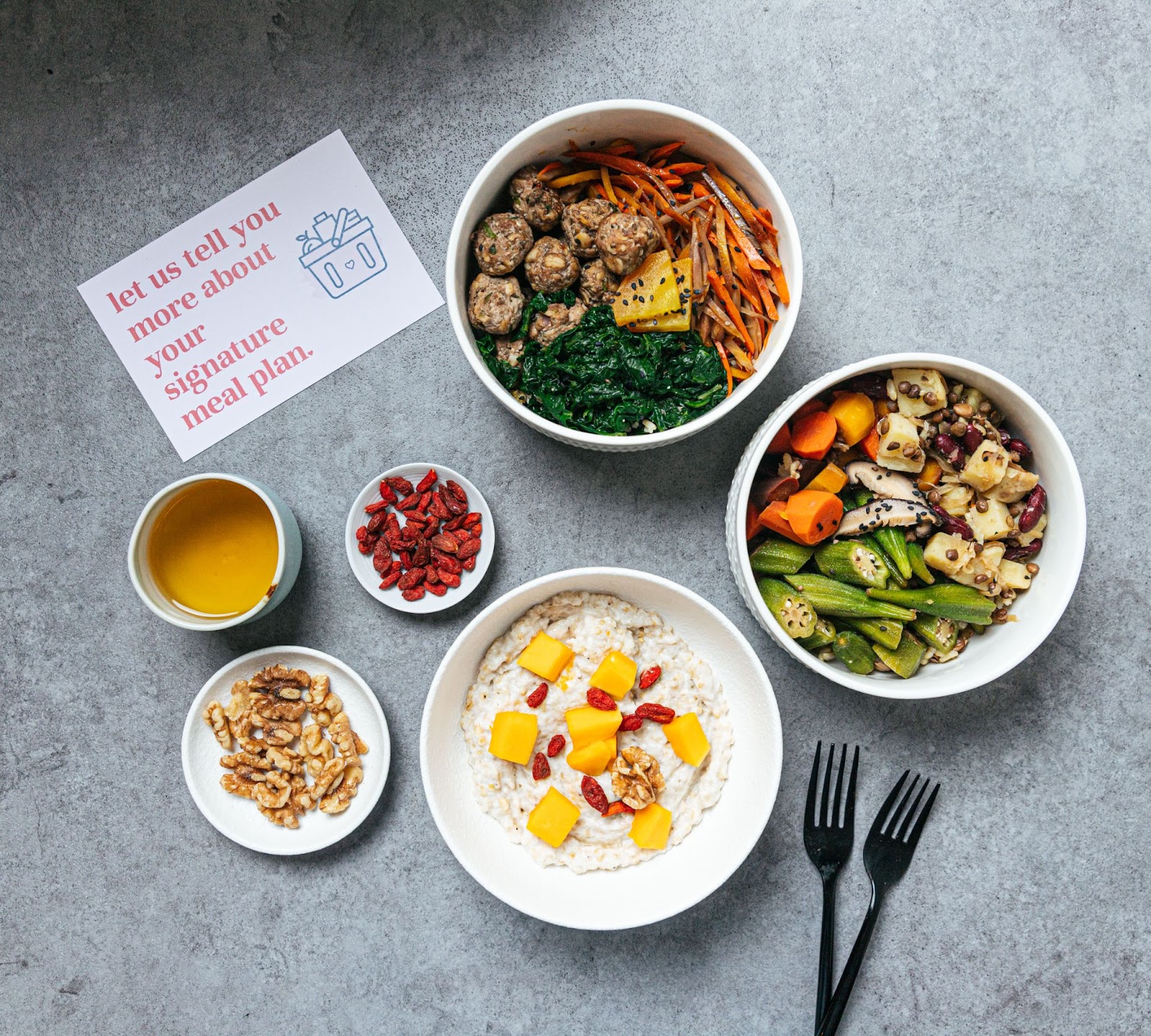 Display of meals found in Feeding Mama signature meal plans, including a breakfast dish, lunch, and dinner.