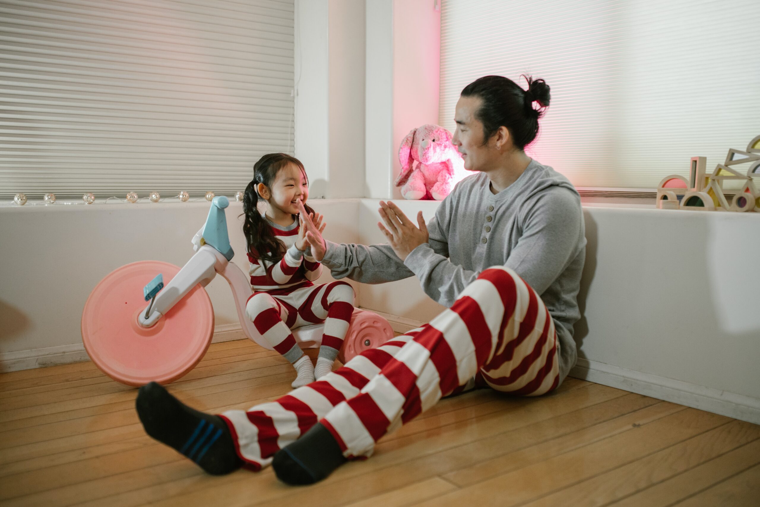 Daughter and father playing games is a way of raising bilingual children