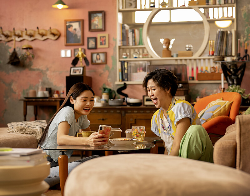 (L-R)Ashley Liao as Ever Wong and Cindy Cheung as Auntie Shu and in Love in Taipei